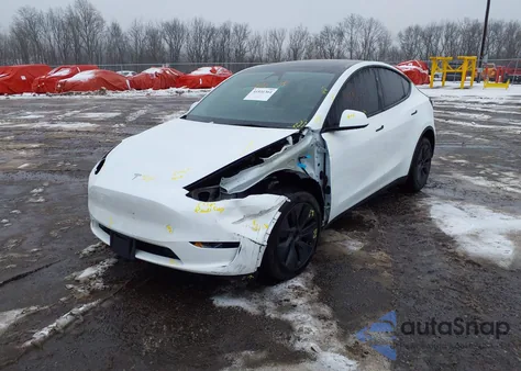 2024 Tesla Model Y Long Range Dual Motor All-Wheel Drive from USA, damaged, VIN 7SAYGDEE5RA326577
